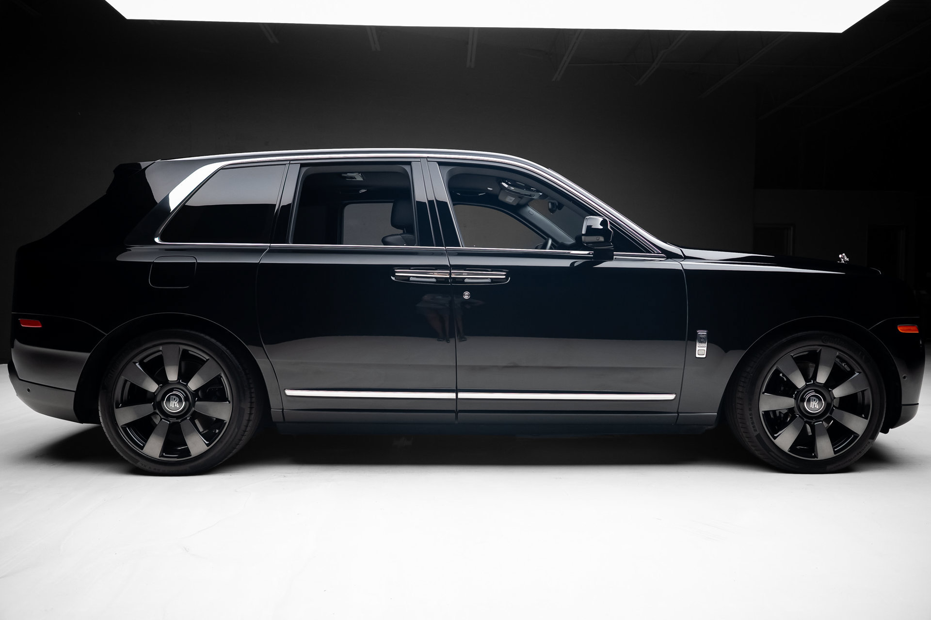 Used 2022 Rolls-Royce Cullinan w/ Technology Package AWD/4WD image 36