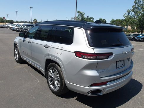 New 2025 Jeep Grand Cherokee L Summit w/ Luxury Tech Group V image 6