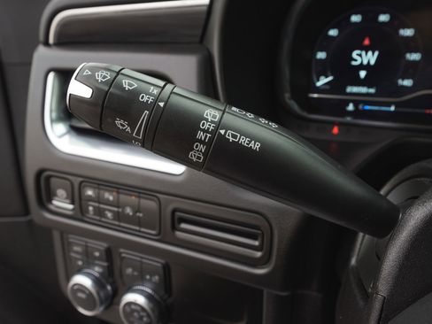 Used 2023 GMC Yukon SLT w/ SLT Premium Package image 20