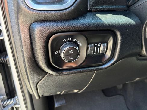 Used 2026 RAM 2500 Laramie AWD/4WD image 13