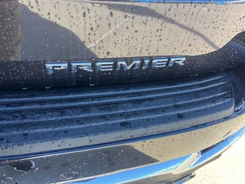 New 2025 Chevrolet Suburban Premier image 10