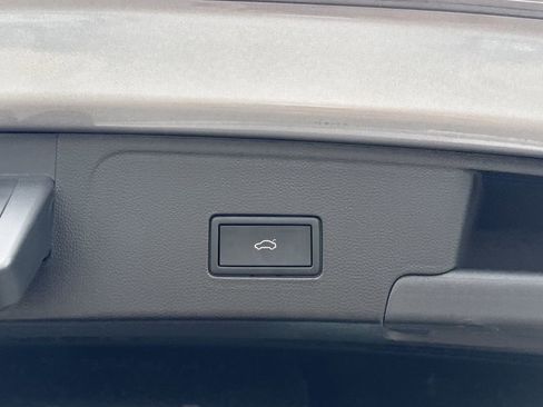 Used 2025 Volkswagen Atlas Cross Sport SEL image 16