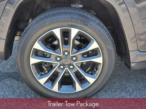 Used 2024 Jeep Grand Cherokee Overland w/ Luxury Tech Group IV AWD/4WD image 6