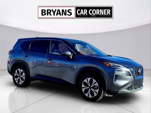 Used 2023 Nissan Rogue SV image 2