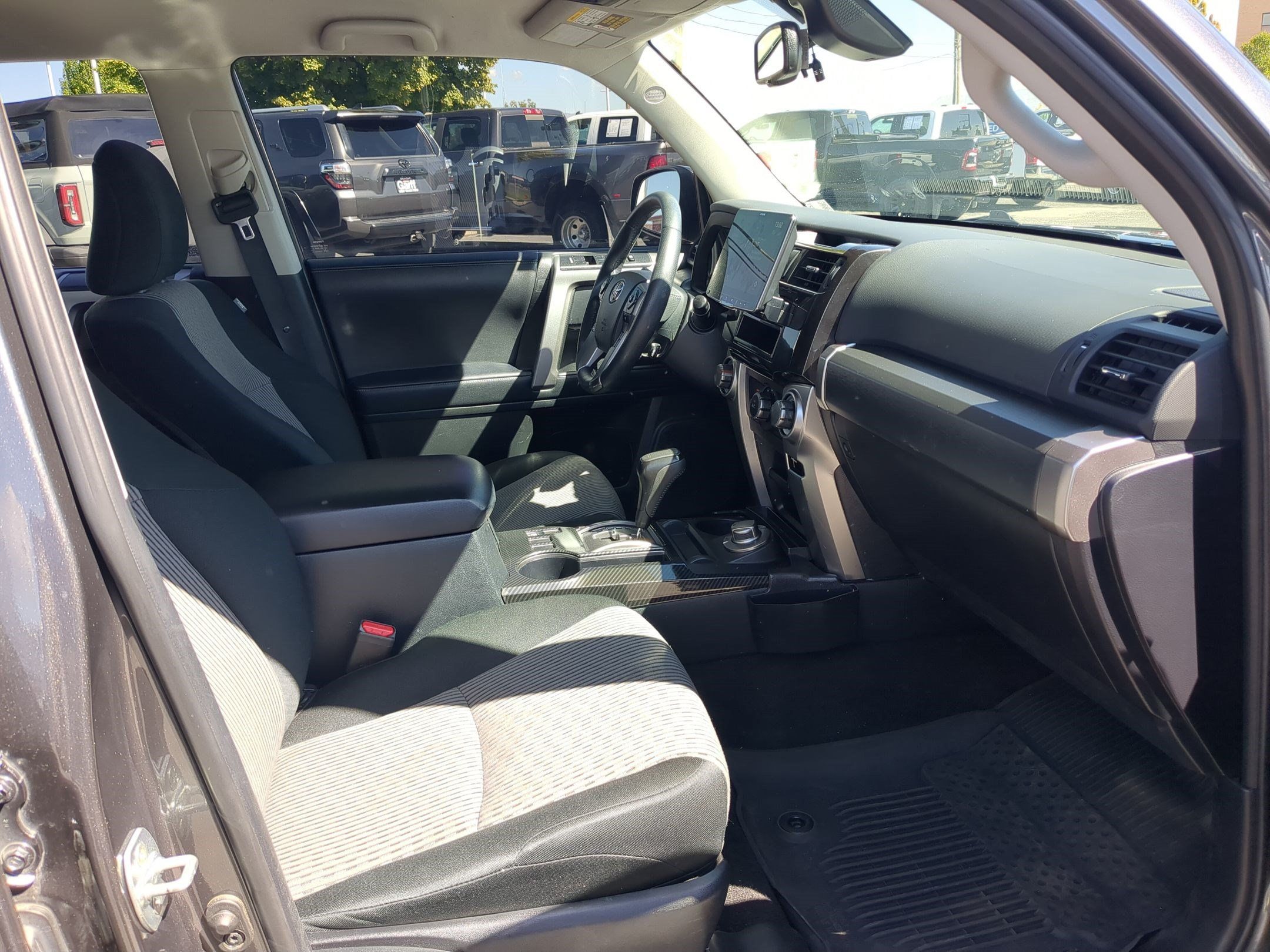 Used 2023 Toyota 4Runner SR5 AWD/4WD image 32