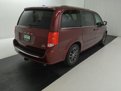 Used 2017 Dodge Grand Caravan SXT FWD image 9