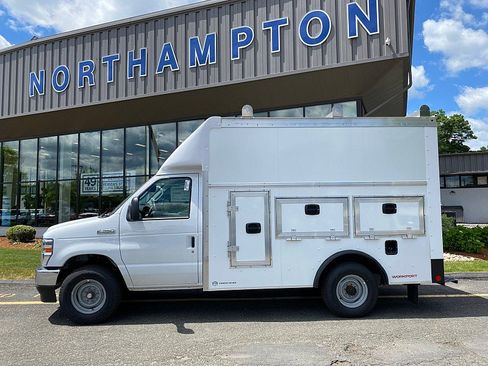 New 2027 Ford E-350 and Econoline 350 Super Duty w/ Power Equipment Group RWD image 4