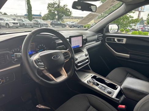 Used 2021 Ford Explorer XLT AWD/4WD image 12