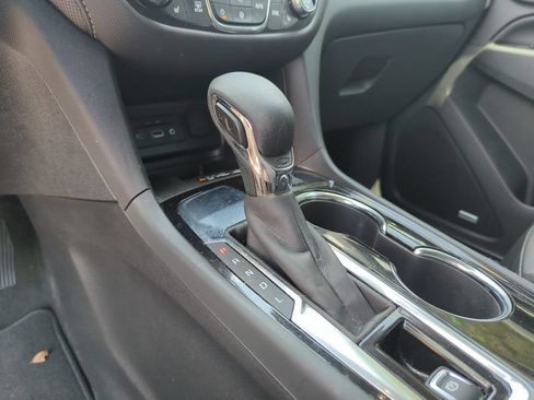 Used 2024 Chevrolet Equinox Premier FWD image 37