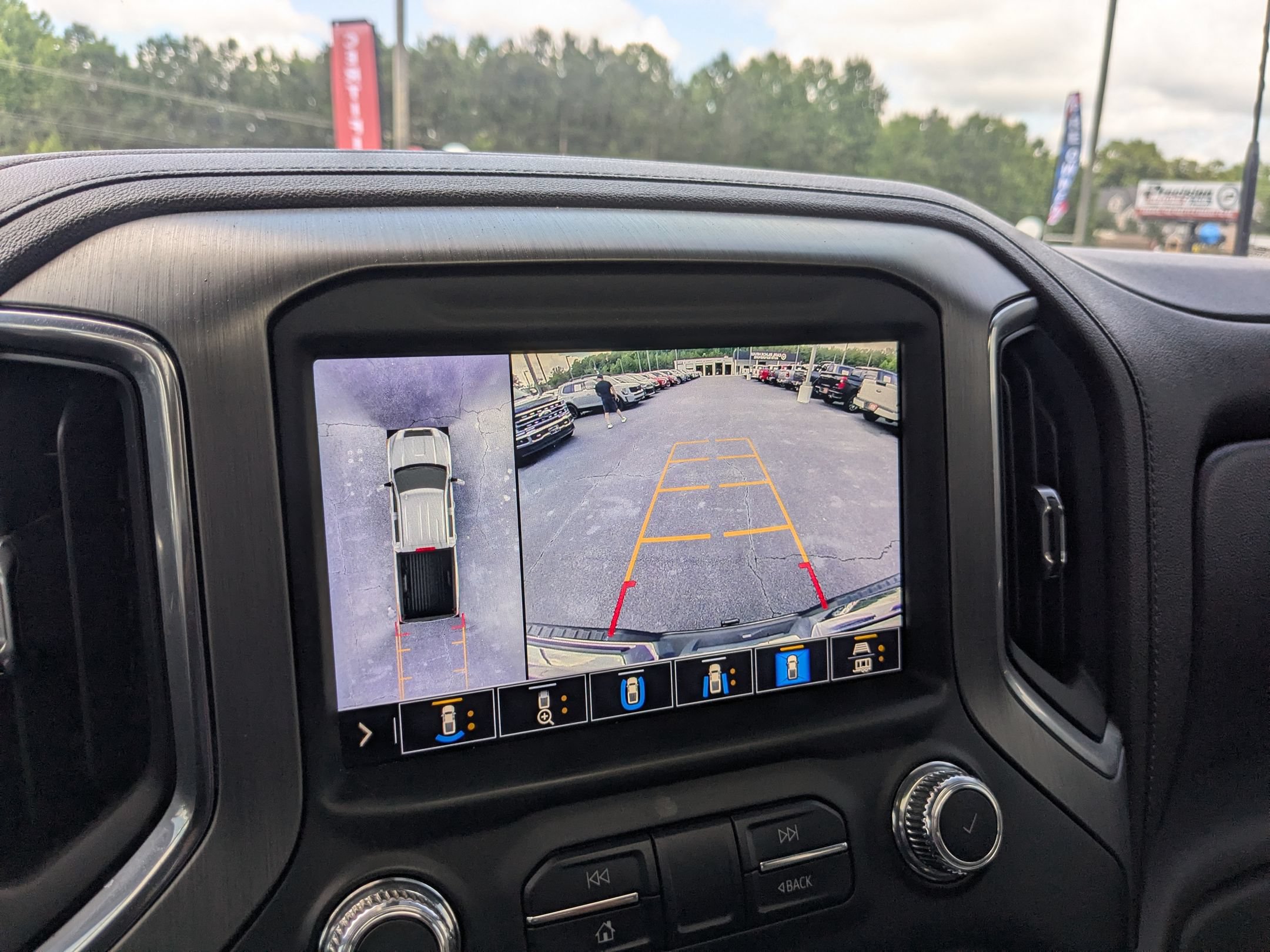 Used 2021 GMC Sierra 2500 Denali w/ Denali Black Diamond Edition AWD/4WD image 18