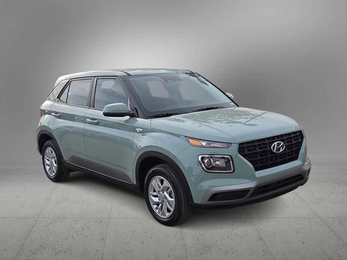 New 2026 Hyundai Venue SE image 2