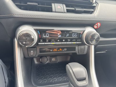 Used 2025 Toyota RAV4 LE AWD/4WD image 21