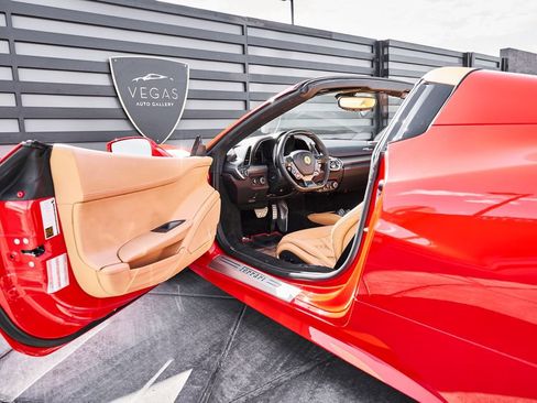 Used 2012 Ferrari 458 Spider RWD image 32