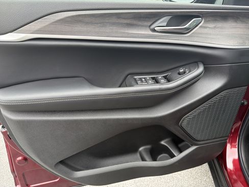 New 2026 Jeep Grand Cherokee Altitude RWD image 12