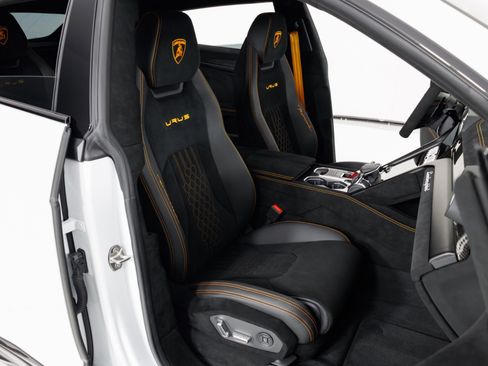 Used 2024 Lamborghini Urus Performante AWD/4WD image 38