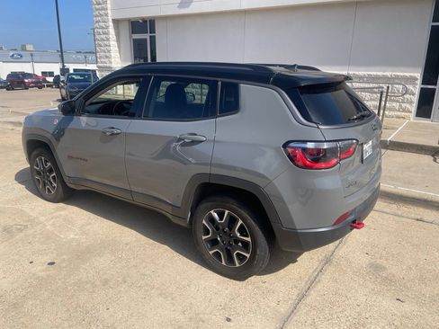 Used 2021 Jeep Compass Trailhawk w/ Sun and Sound Group AWD/4WD image 4