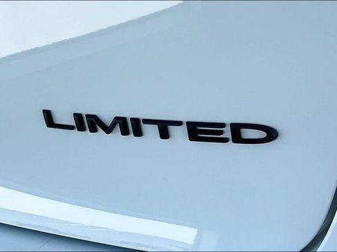 New 2027 Chrysler Pacifica Limited w/ S Appearance Package FWD image 11