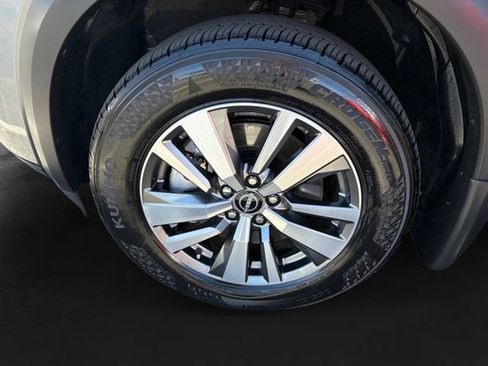 Used 2025 Nissan Pathfinder SL w/ Black Appearance Package FWD image 11