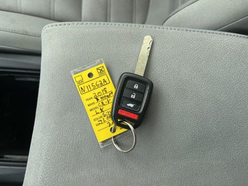 Used 2018 Honda CR-V LX image 20