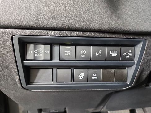 Used 2024 Toyota Tundra Limited AWD/4WD image 31
