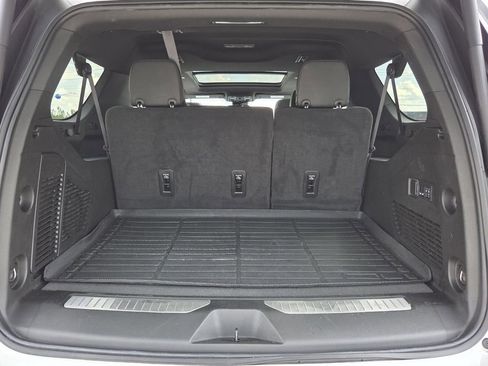 Used 2024 Chevrolet Suburban Z71 w/ Luxury Package AWD/4WD image 18
