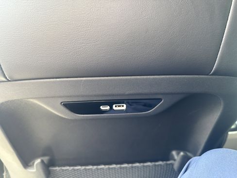 Used 2024 Chrysler Pacifica Touring-L image 16