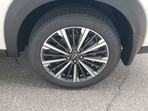 New 2026 Nissan Pathfinder Platinum image 25