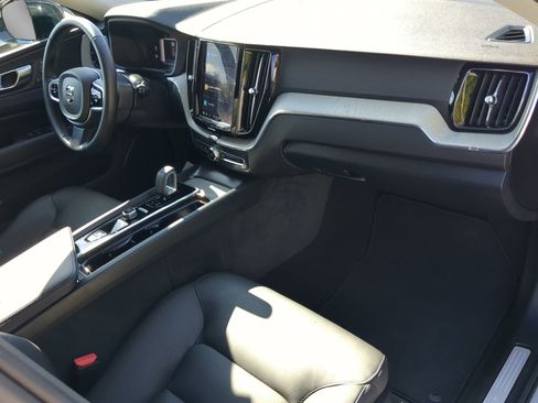 Used 2025 Volvo XC60 B5 Plus image 41