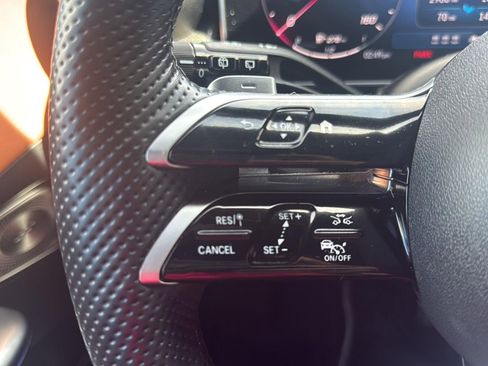 Used 2025 Mercedes-Benz GLC 300 4MATIC image 16