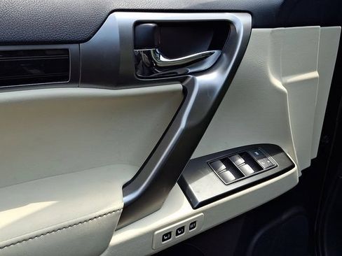 Certified 2023 Lexus GX 460 Premium w/ Premium Package AWD/4WD image 13