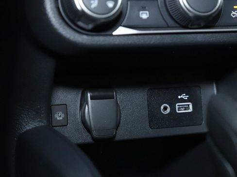 Certified 2025 Nissan Versa SV image 26