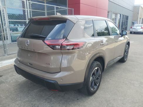Used 2025 Nissan Rogue SV AWD/4WD image 6