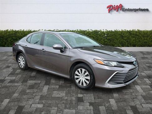 Used 2024 Toyota Camry LE FWD image 4