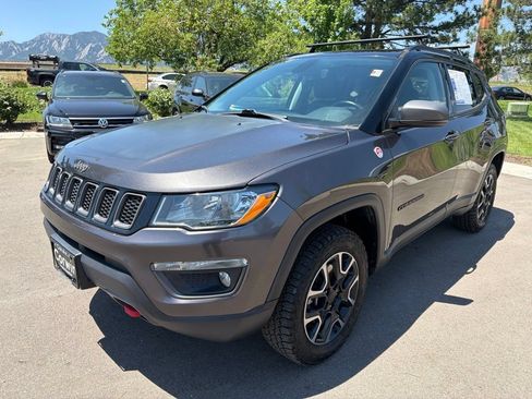 Used 2019 Jeep Compass Trailhawk w/ Leather Interior Group AWD/4WD image 3