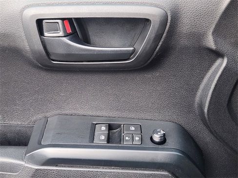 Used 2022 Toyota Tacoma SR image 11