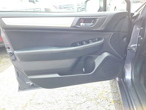 Used 2017 Subaru Legacy 2.5i Premium image 8