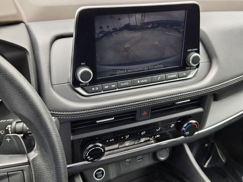 Used 2023 Nissan Rogue S image 19