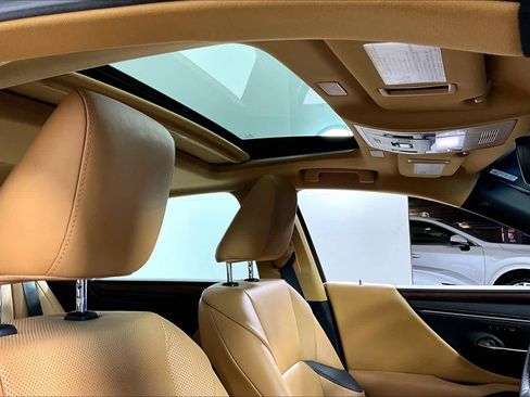 Used 2023 Lexus ES 300h w/ Premium Package image 14