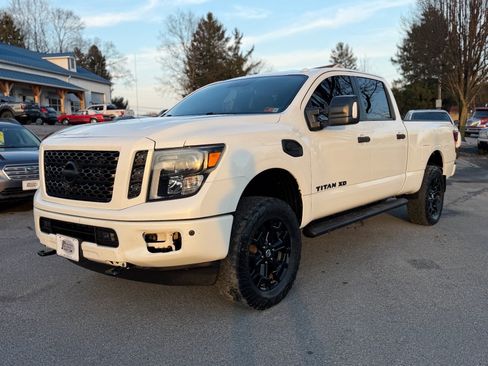 Used 2018 Nissan Titan SV w/ SV Convenience Package AWD/4WD image 29