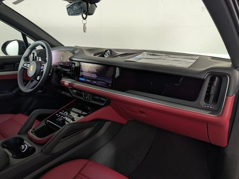 New 2026 Porsche Cayenne S AWD/4WD image 19