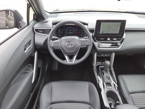 Used 2024 Toyota Corolla Cross AWD Hybrid w/ Convenience Package image 27