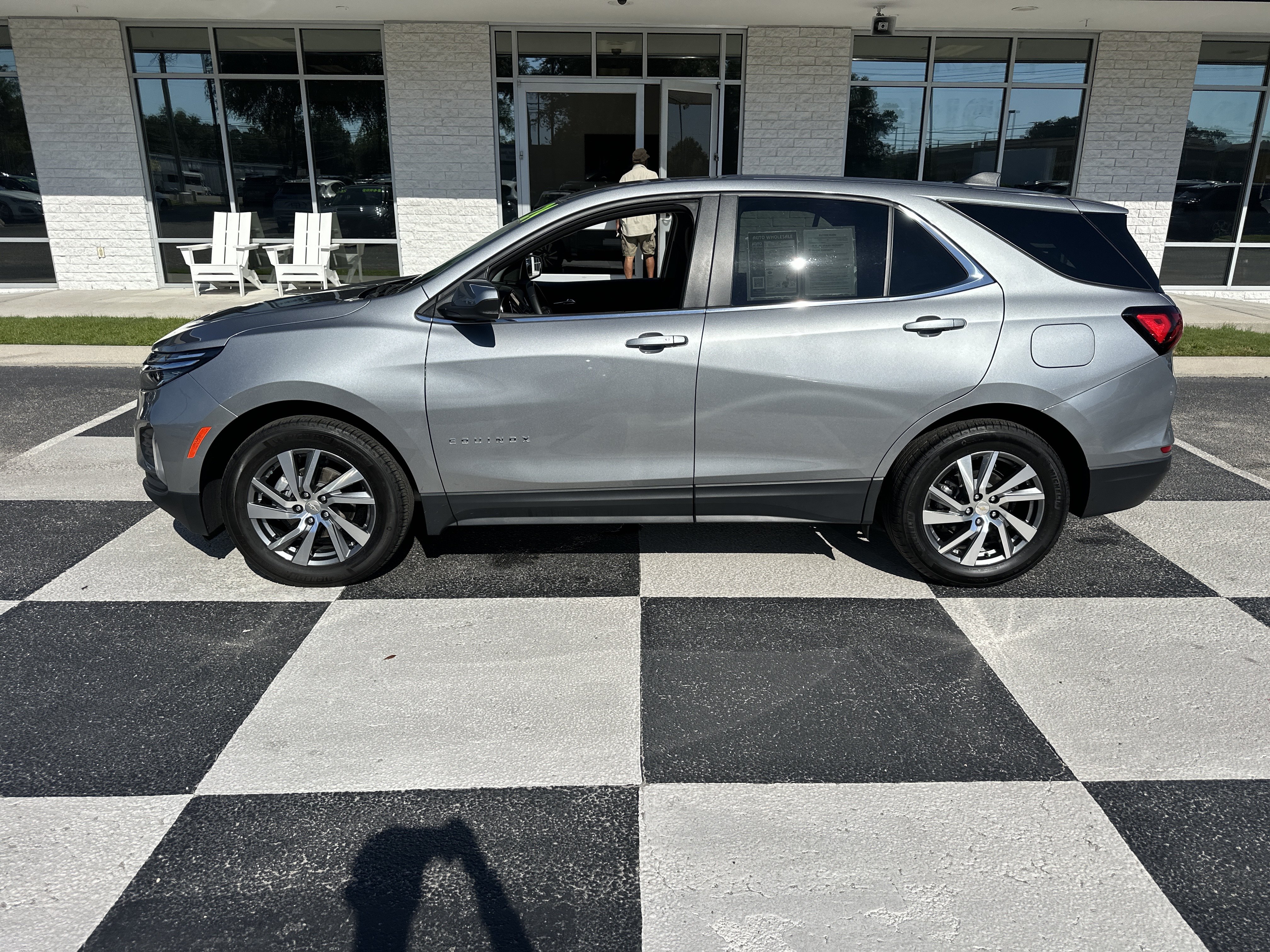 Used 2024 Chevrolet Equinox LT w/ LPO, Floor Liner Package FWD image 1