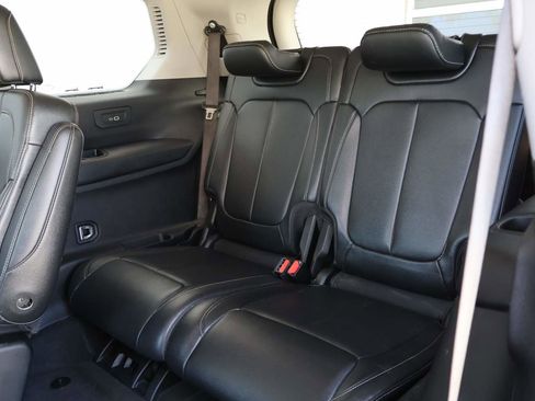 Used 2022 Jeep Grand Cherokee L Limited AWD/4WD image 12