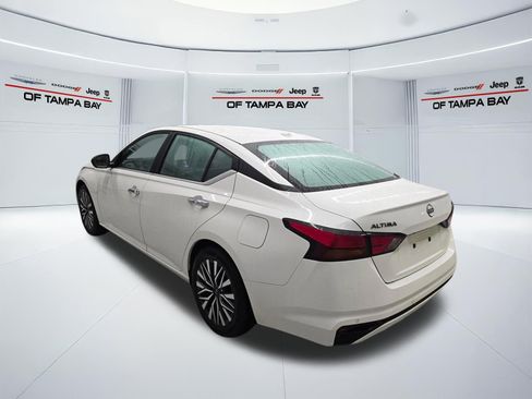 Used 2024 Nissan Altima 2.5 SV FWD image 4