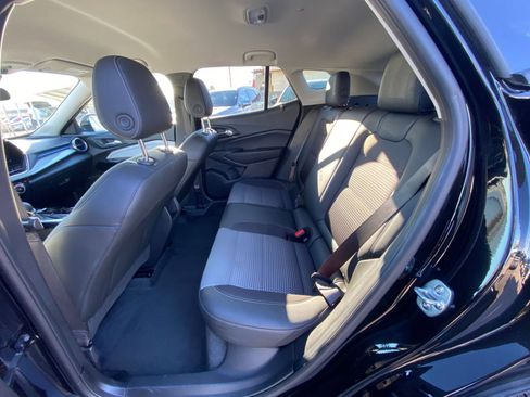 Used 2025 Chevrolet Trax LT image 25