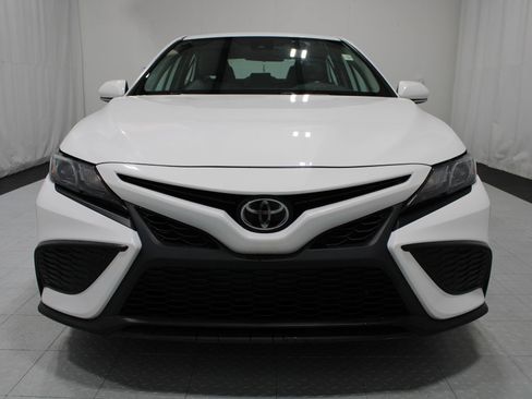 Used 2023 Toyota Camry SE AWD/4WD image 3