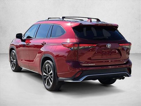 Used 2021 Toyota Highlander XSE FWD image 7