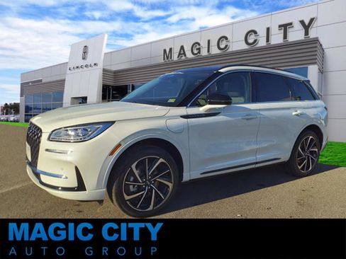 Used 2025 Lincoln Corsair Grand Touring w/ Equipment Group 301A image 1