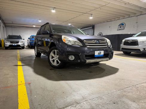 Used 2013 Subaru Outback 3.6R Limited w/ Moonroof Pkg AWD/4WD image 6