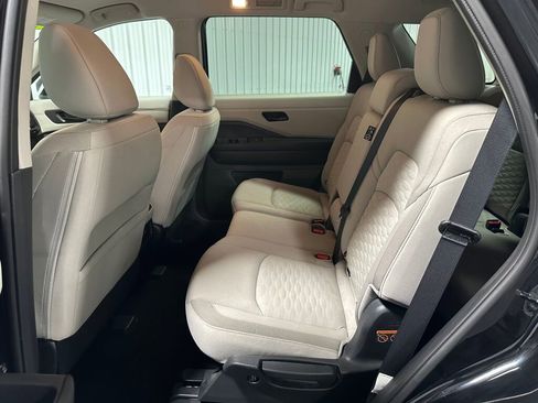 Used 2023 Nissan Pathfinder SV image 10